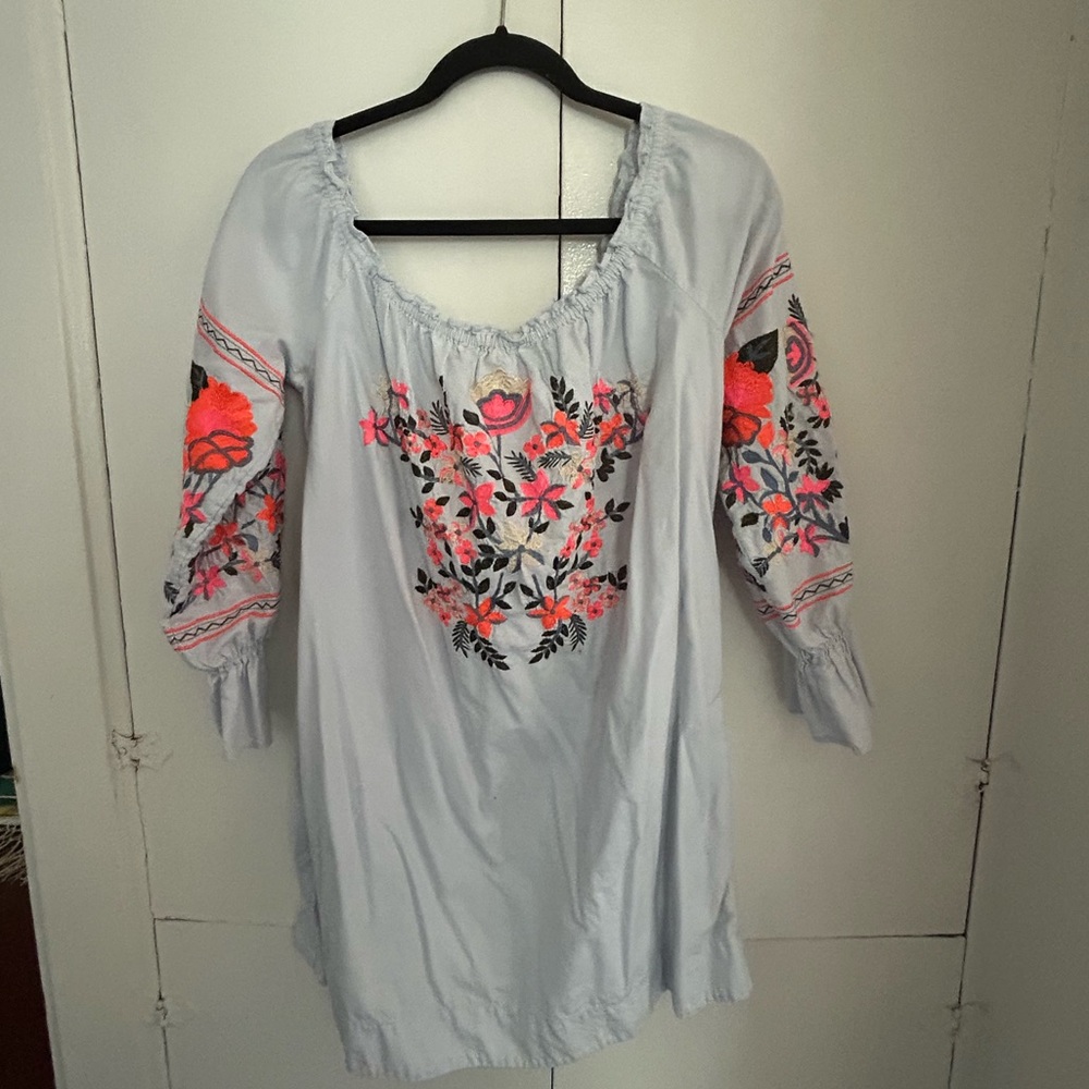 Free people Embroidered Floral Women's Top - Light Gray with Pink Accents